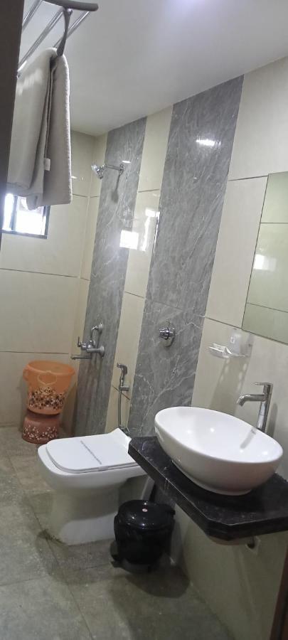 Hotel Fun City Navsari Bagian luar foto