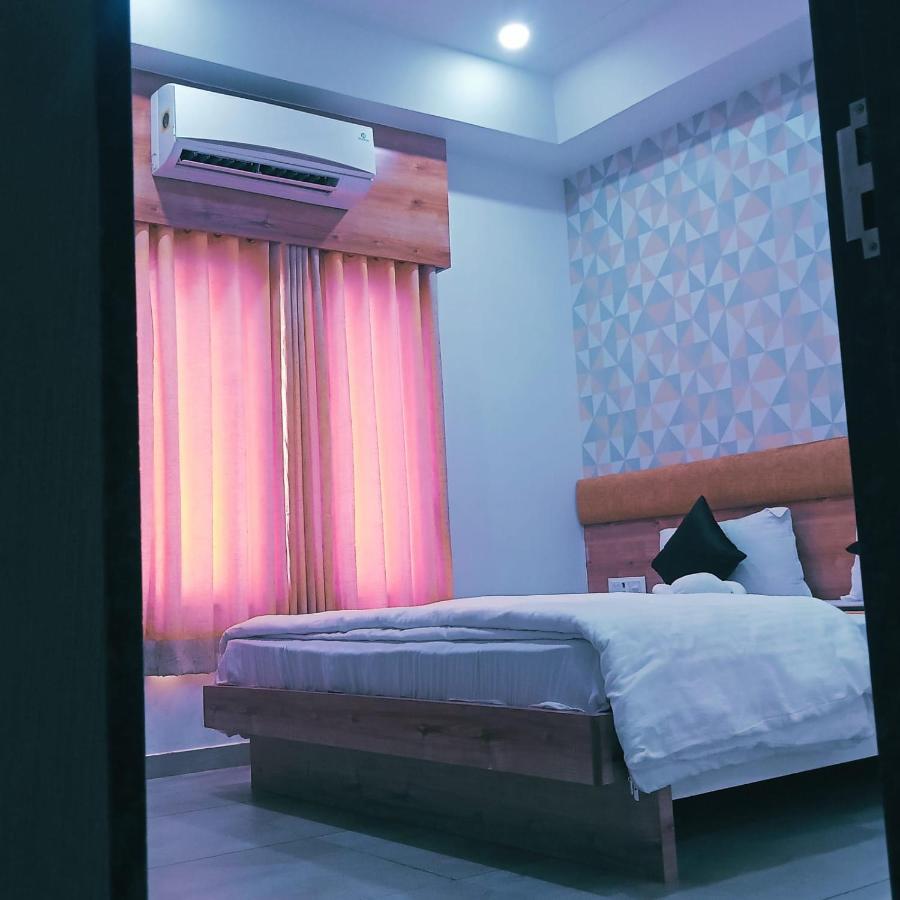 Hotel Fun City Navsari Bagian luar foto