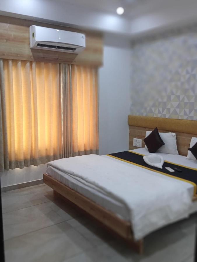 Hotel Fun City Navsari Bagian luar foto