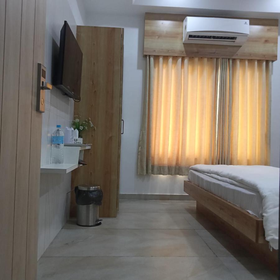 Hotel Fun City Navsari Bagian luar foto