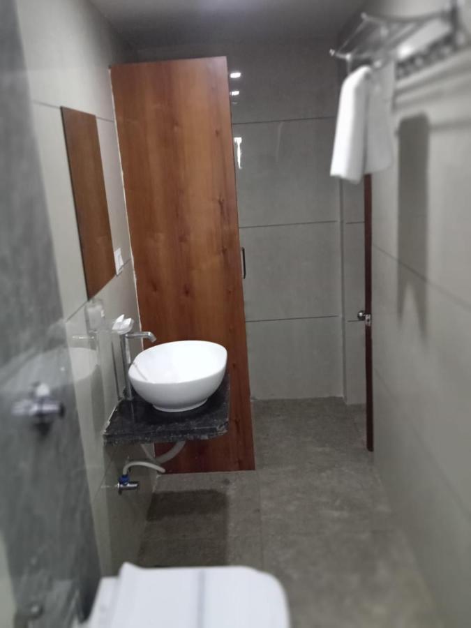 Hotel Fun City Navsari Bagian luar foto