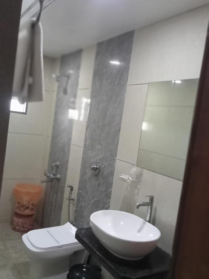 Hotel Fun City Navsari Bagian luar foto