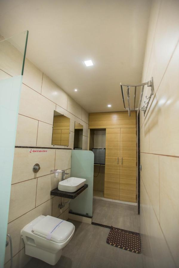 Hotel Fun City Navsari Bagian luar foto