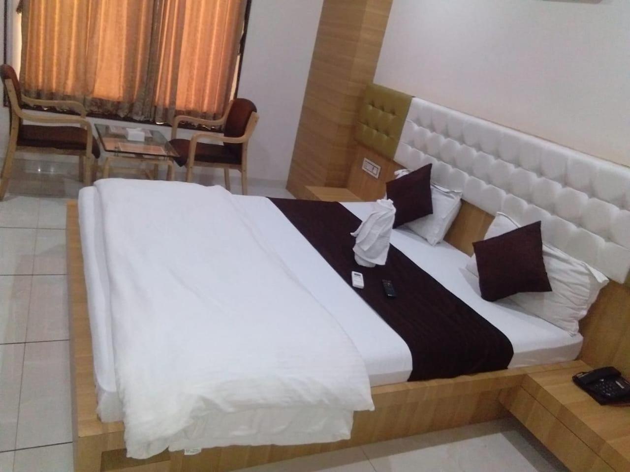 Hotel Fun City Navsari Bagian luar foto