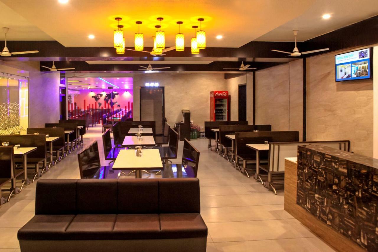 Hotel Fun City Navsari Bagian luar foto