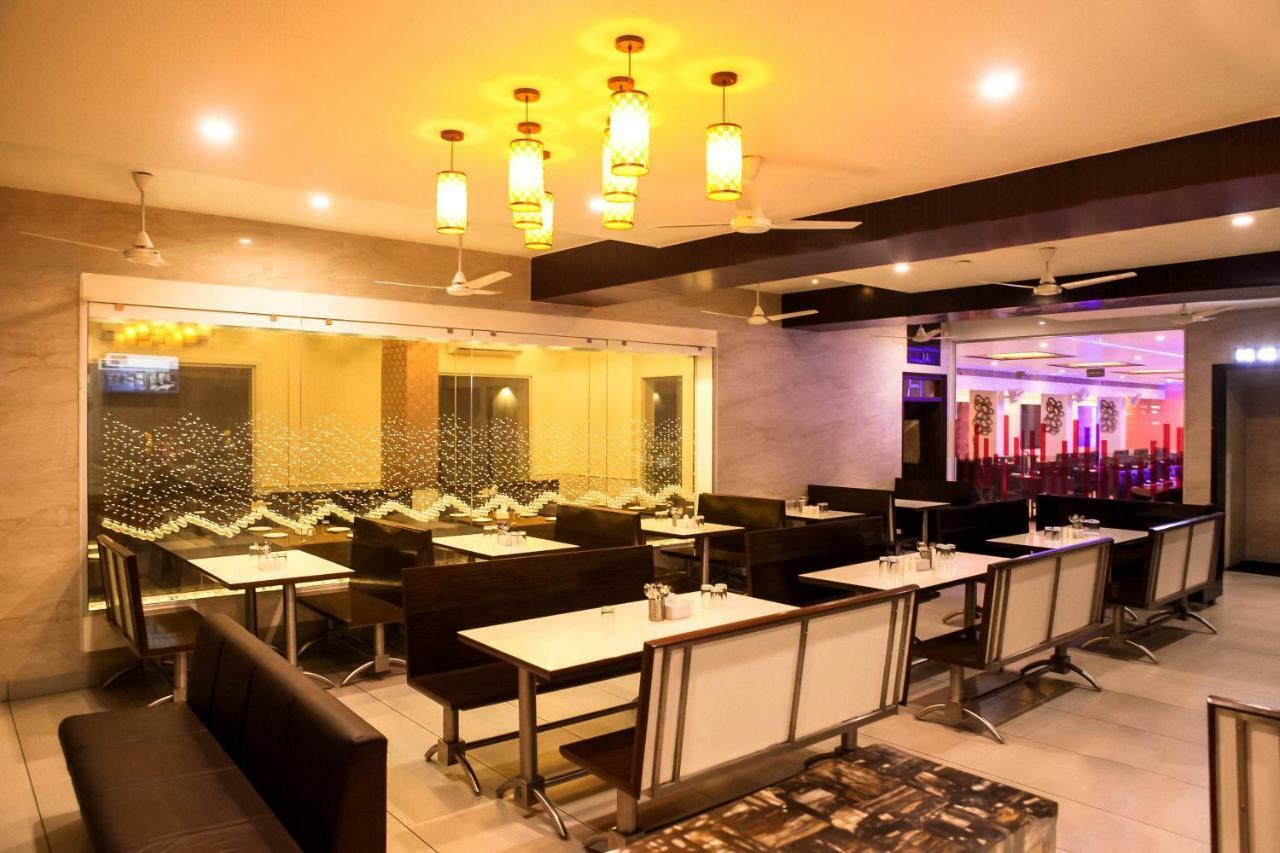 Hotel Fun City Navsari Bagian luar foto