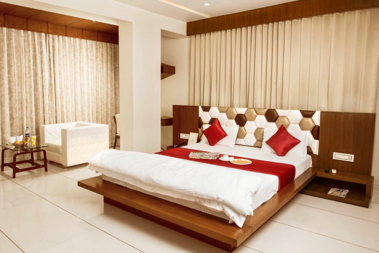 Hotel Fun City Navsari Bagian luar foto