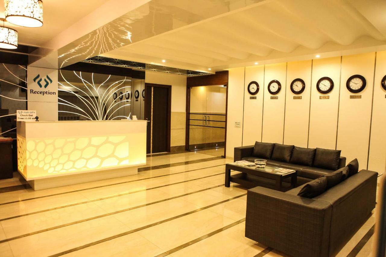 Hotel Fun City Navsari Bagian luar foto