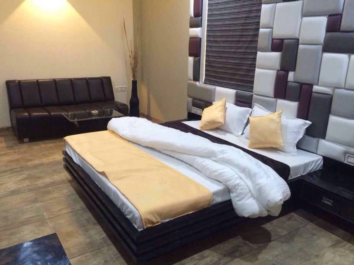 Hotel Fun City Navsari Bagian luar foto