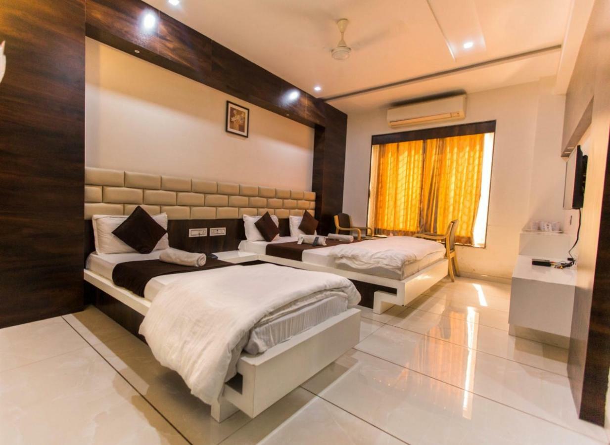 Hotel Fun City Navsari Bagian luar foto