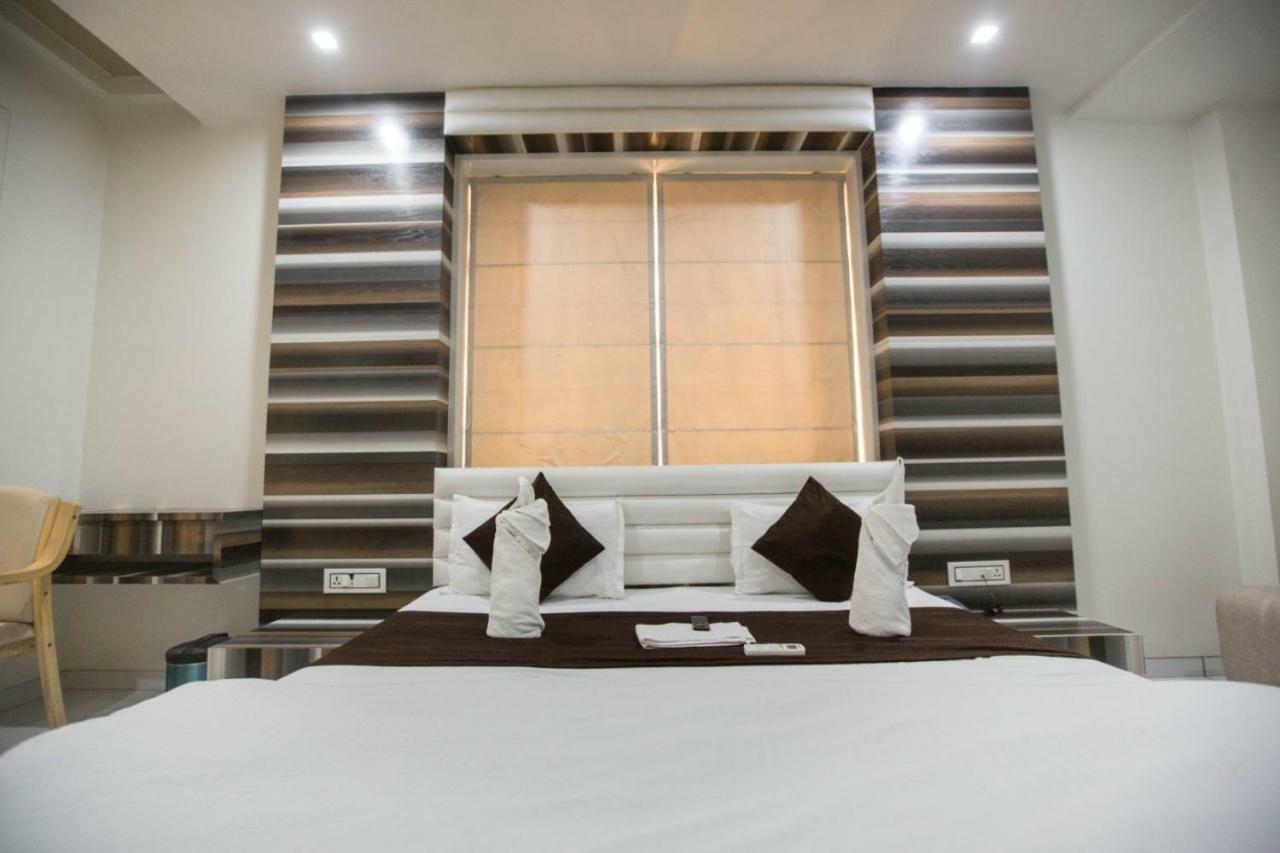 Hotel Fun City Navsari Bagian luar foto