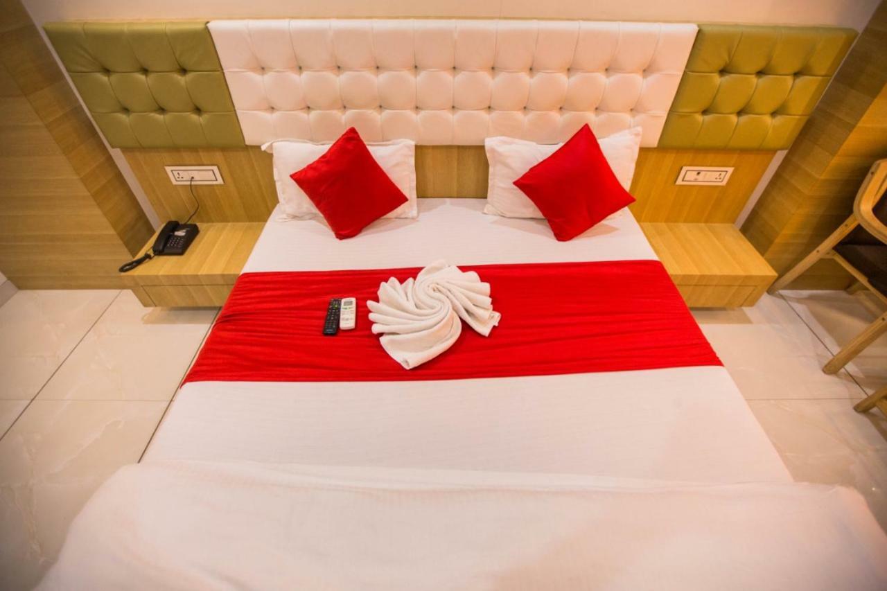 Hotel Fun City Navsari Bagian luar foto