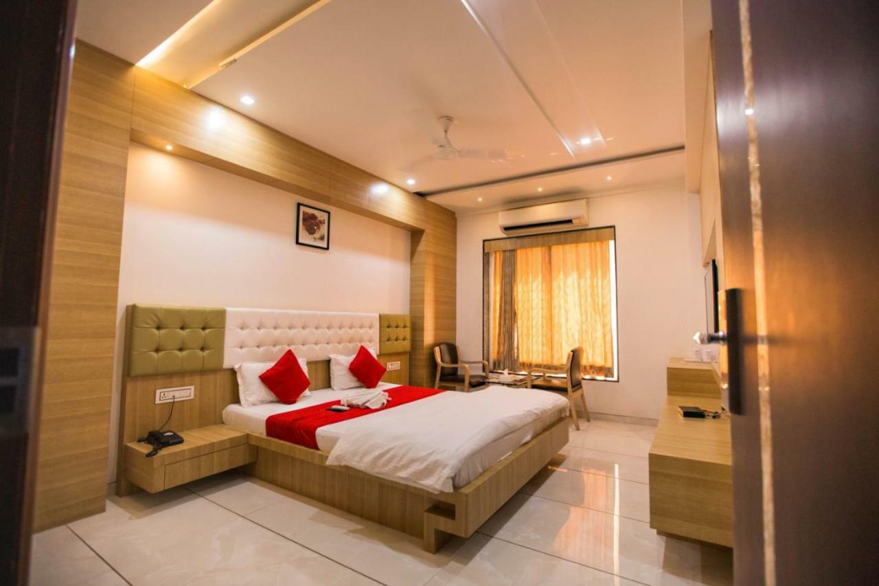 Hotel Fun City Navsari Bagian luar foto