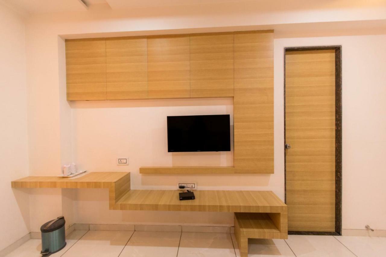 Hotel Fun City Navsari Bagian luar foto