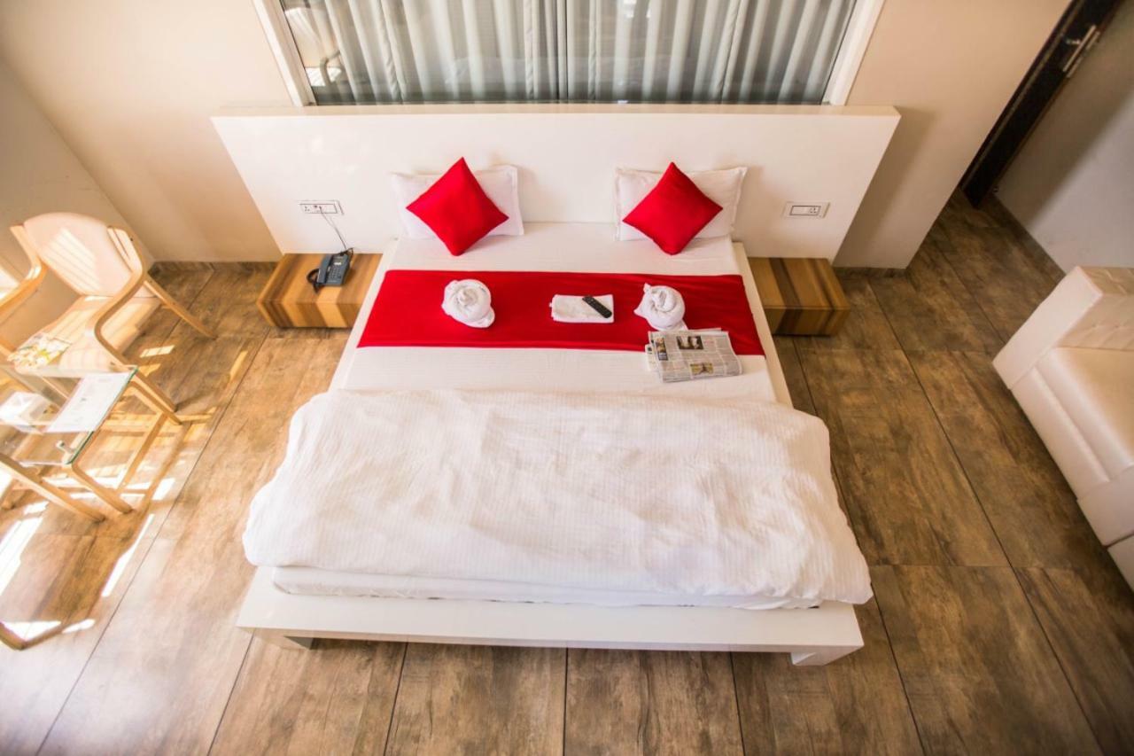 Hotel Fun City Navsari Bagian luar foto