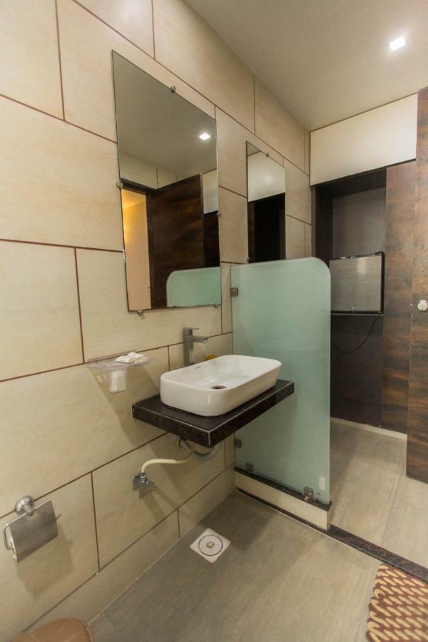 Hotel Fun City Navsari Bagian luar foto