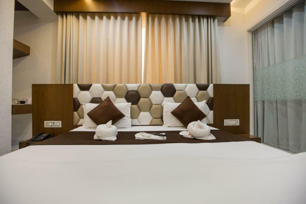 Hotel Fun City Navsari Bagian luar foto