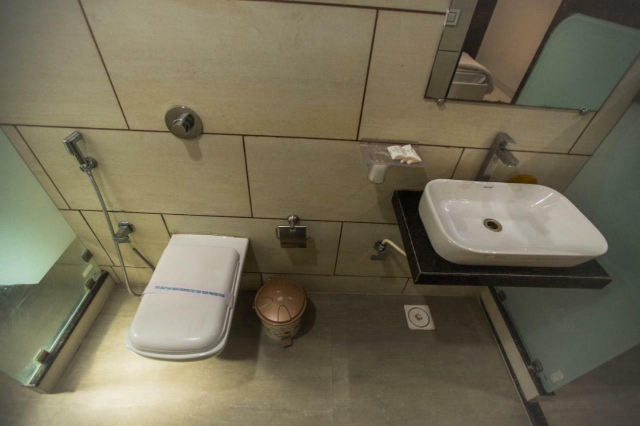 Hotel Fun City Navsari Bagian luar foto