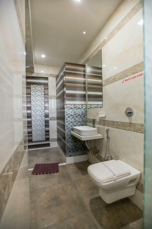 Hotel Fun City Navsari Bagian luar foto