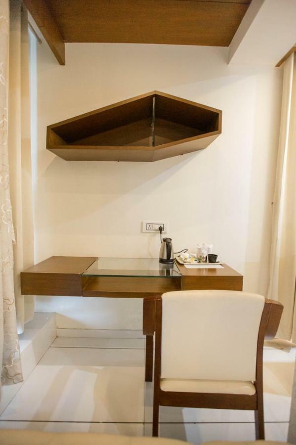 Hotel Fun City Navsari Bagian luar foto